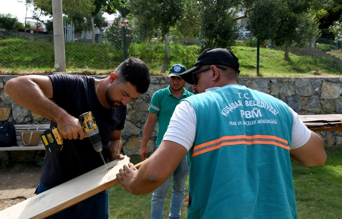 Kuşadası Belediyesi’nden can dostların park alanında bakım çalışması