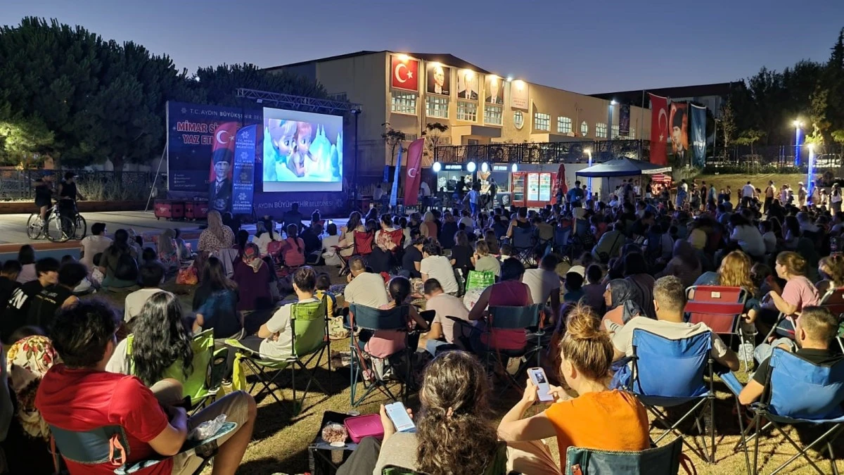 Aydın Büyükşehir Belediyesi'nin sinema geceleri beğeni topluyor