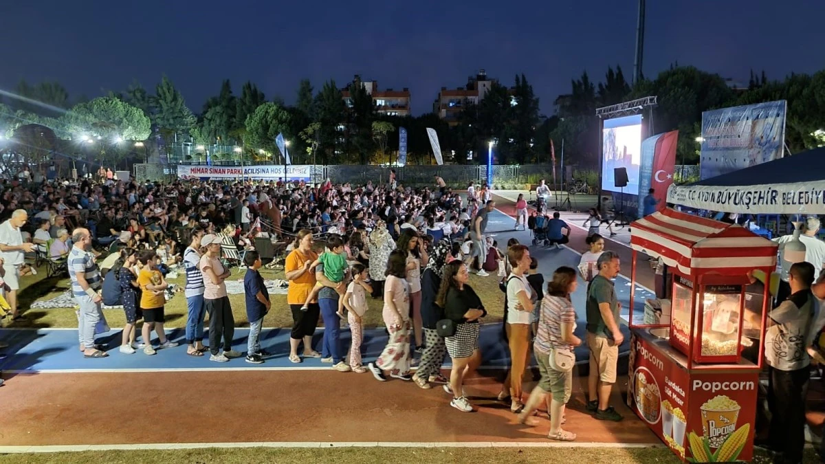 Aydın Büyükşehir Belediyesi'nin sinema geceleri beğeni topluyor