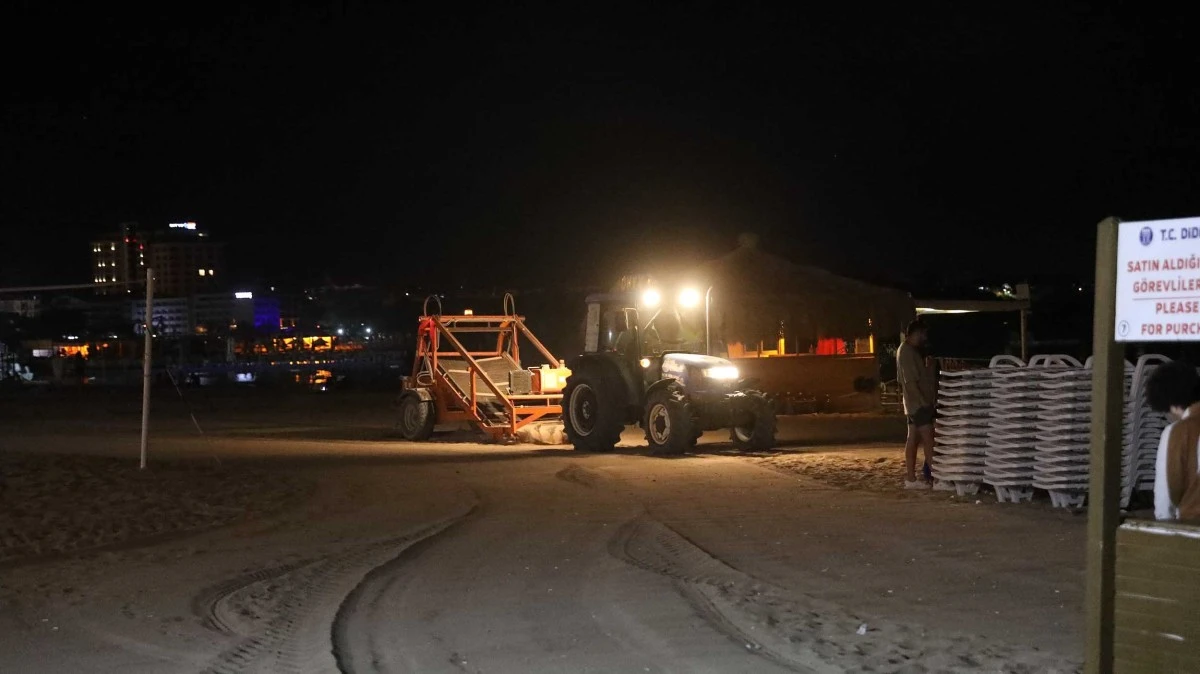 Didim’de temizlik ekiplerinden sabah mesaisi