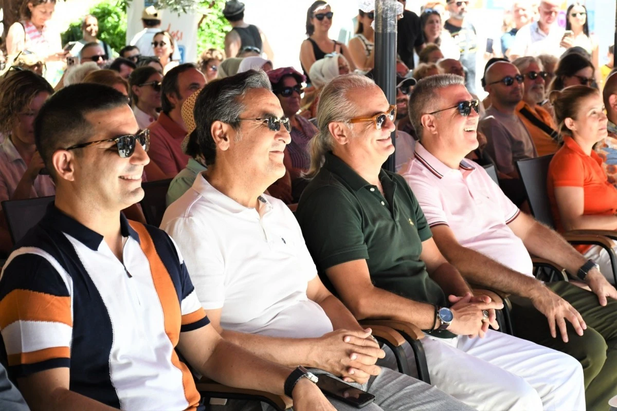 Kuşadası Sokak Festivali'nin ikinci günü zeytinyağı tadım atölyesi ile başladı