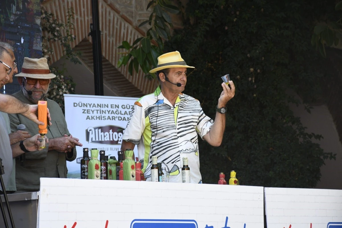Kuşadası Sokak Festivali'nin ikinci günü zeytinyağı tadım atölyesi ile başladı