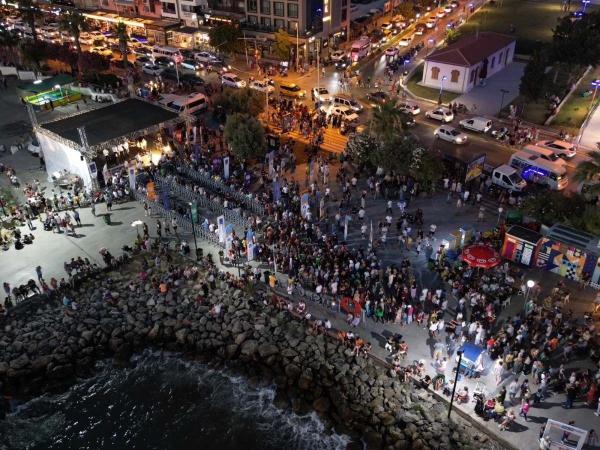 Kuşadası Sokak Festivali’nin dev kazanı bu kez dayanışma için kaynadı