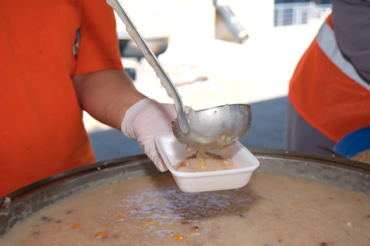 Kuyucak Belediyesi'nden 5 bin kişilik aşure hayrı
