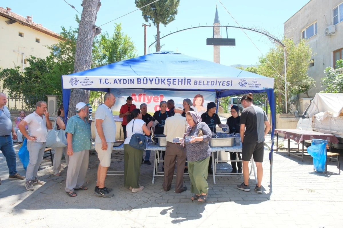 Aydın Büyükşehir Belediyesi'nden vatandaşlara aşure ikramı