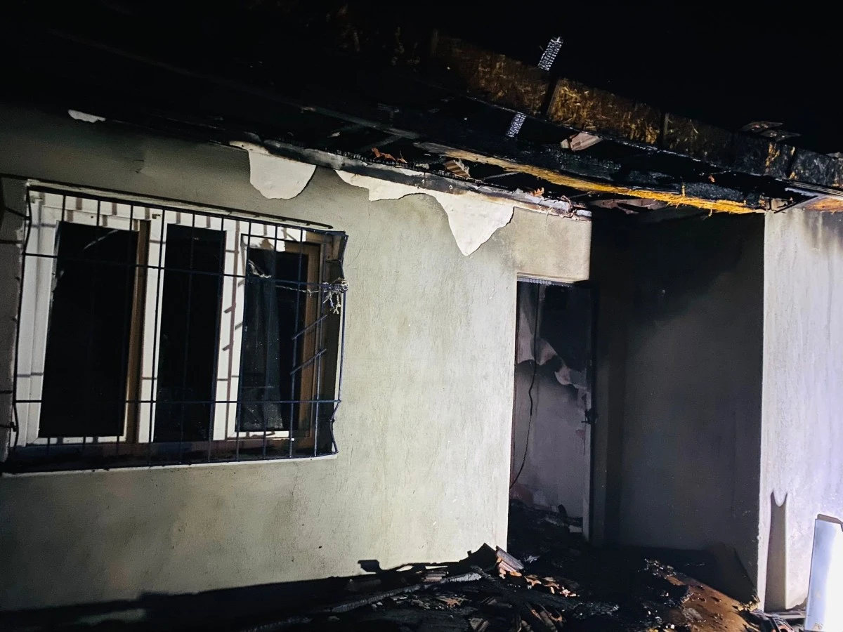 İncirliova'da müstakil ev küle döndü