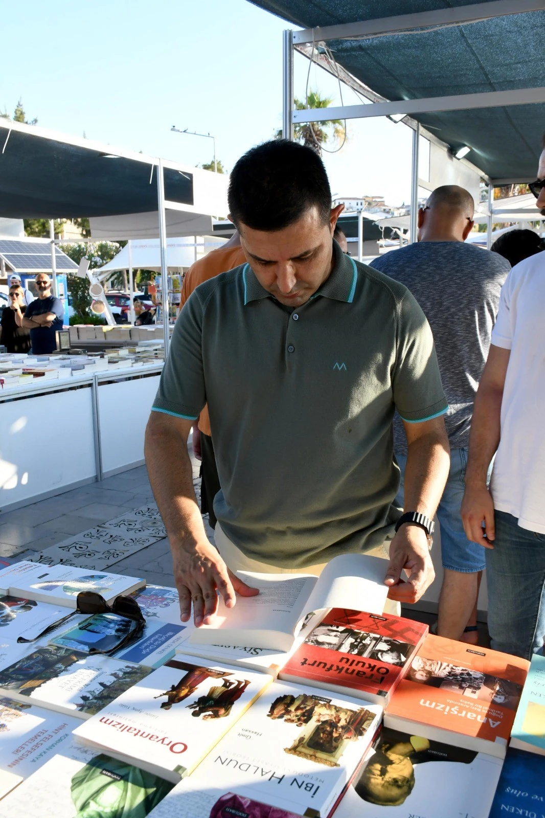 Kuşadası Kitap Fuarı kapılarını açtı