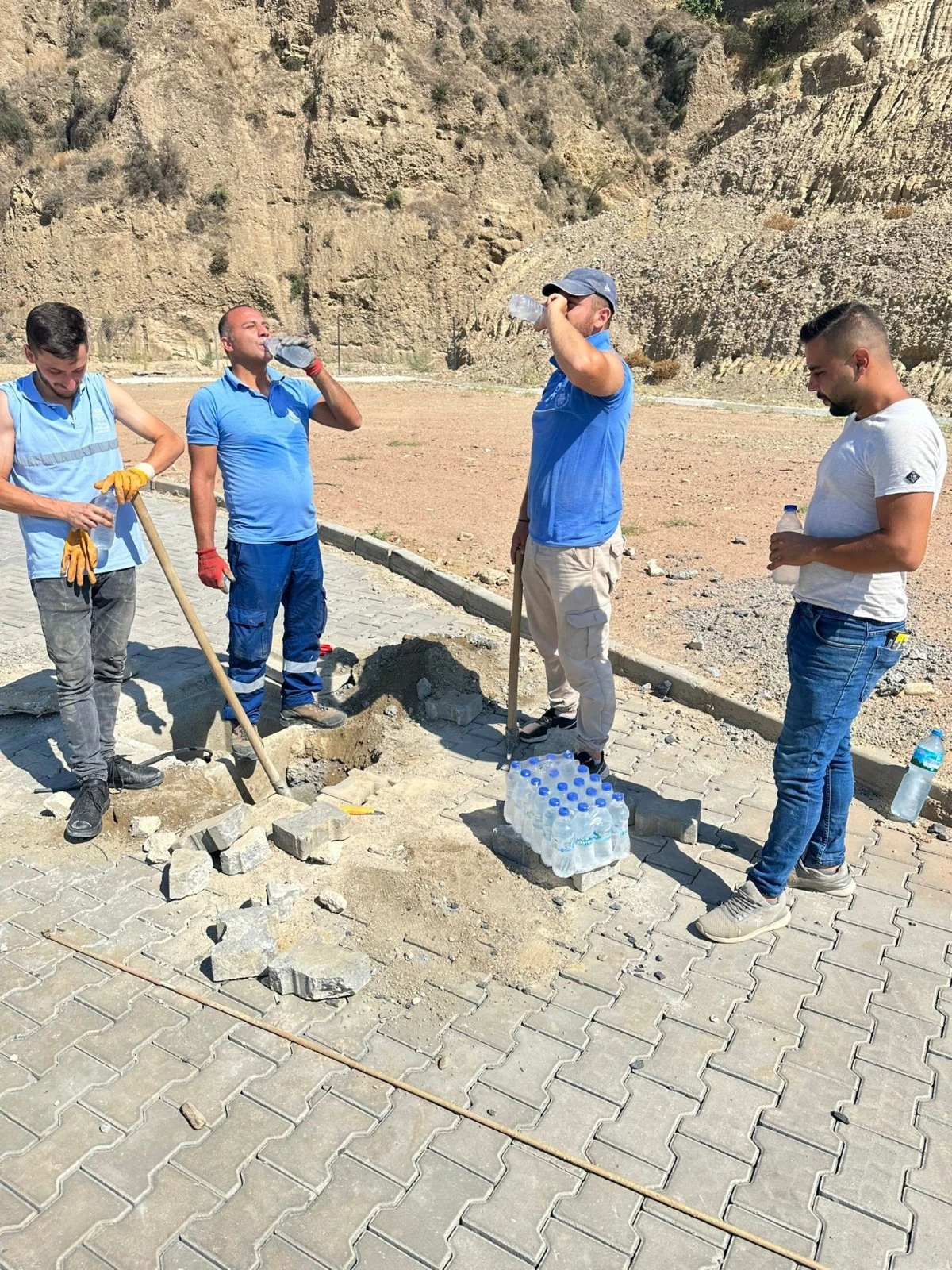 Eyyam-ı Bahur sıcakları geldi, Topuklu Efe saha personellerini unutmadı