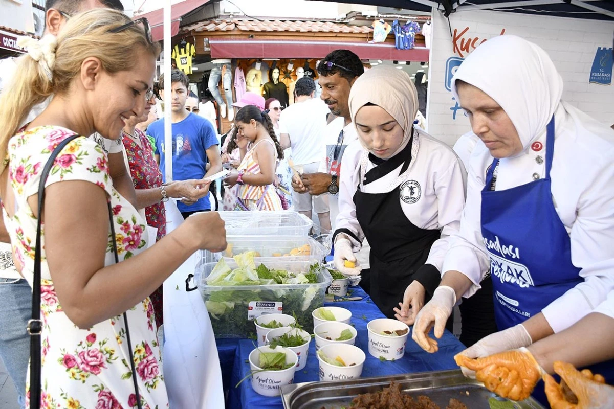 TÜRKİYE KUŞADASI SOKAK FESTİVALİ’NDE BULUŞTU