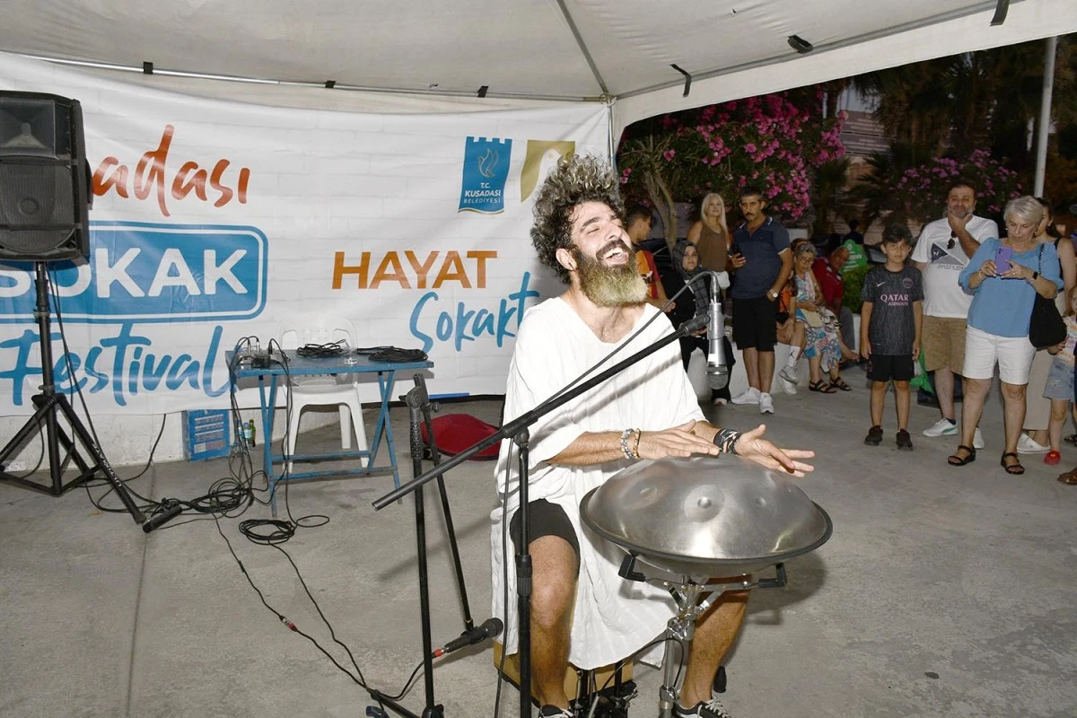 TÜRKİYE KUŞADASI SOKAK FESTİVALİ’NDE BULUŞTU