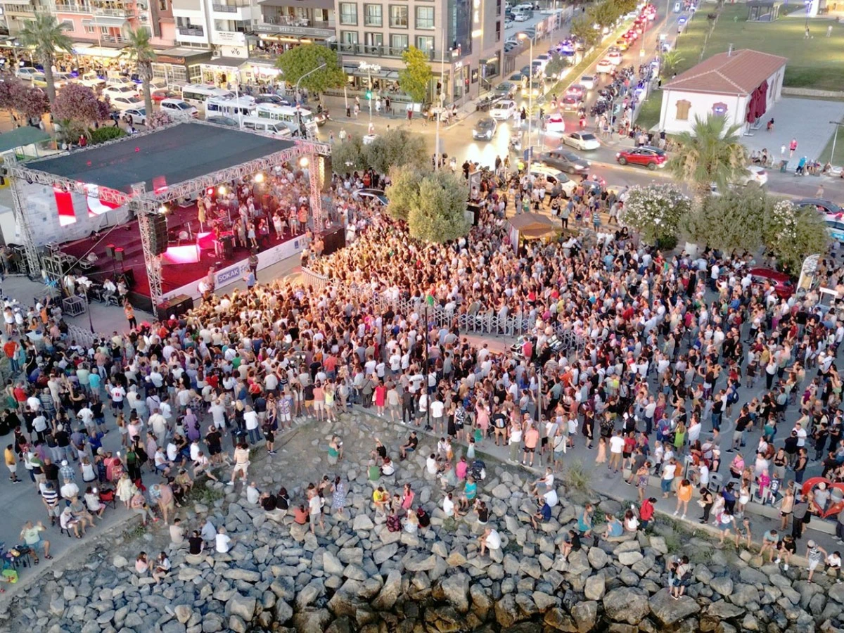 TÜRKİYE KUŞADASI SOKAK FESTİVALİ’NDE BULUŞTU