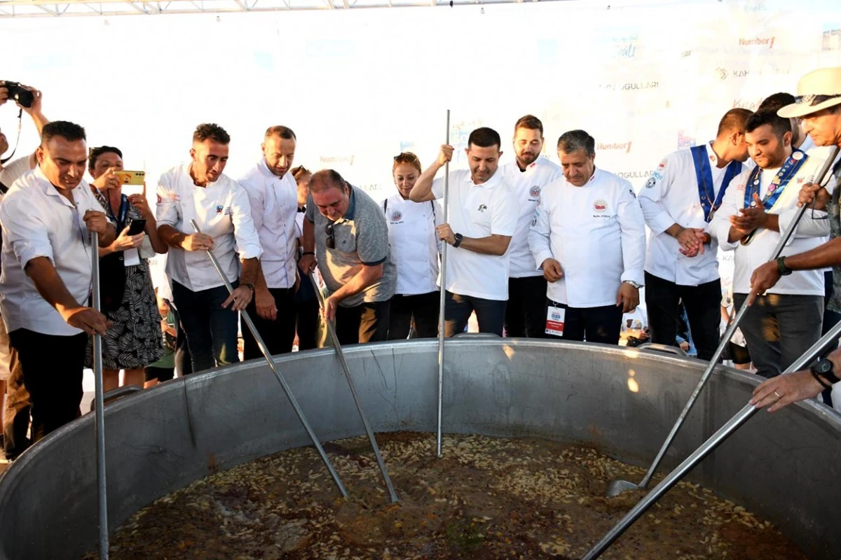 TÜRKİYE KUŞADASI SOKAK FESTİVALİ’NDE BULUŞTU