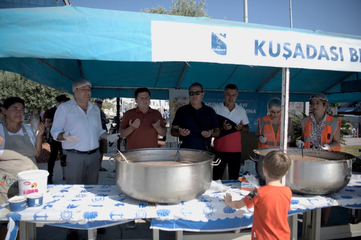 Kuşadası Belediyesi'nden 10 bin kişilik aşure hayrı