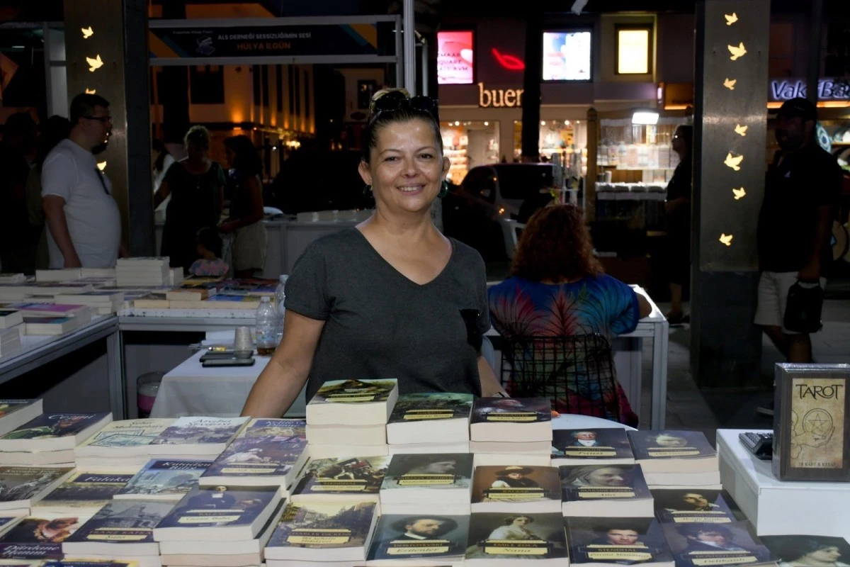 Kuşadası Kitap Fuarı’na yoğun ilgi