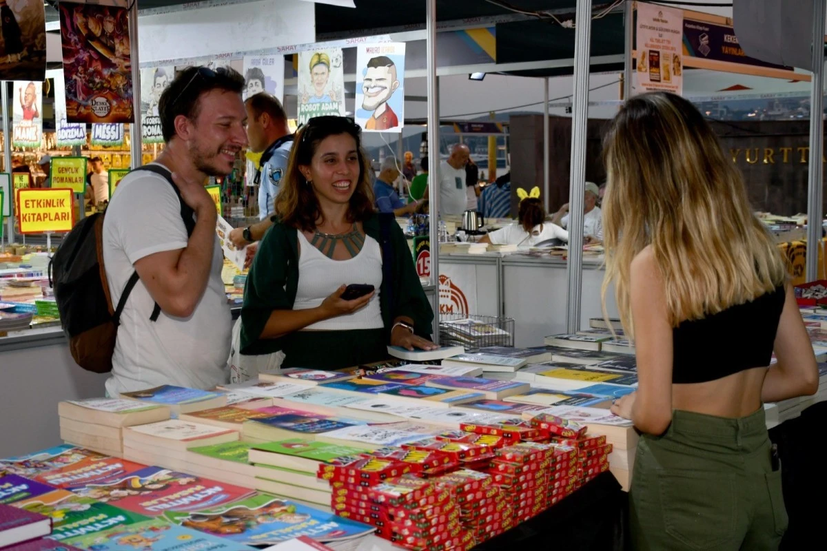 Kuşadası Kitap Fuarı’na yoğun ilgi