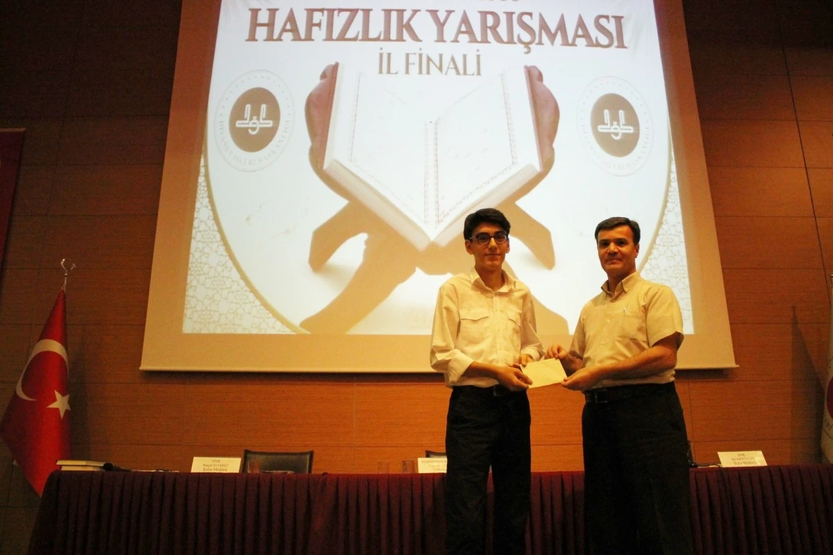 Kur'an kursu öğrencilerinin katıldığı yarışmada birinci 'Şengül' oldu
