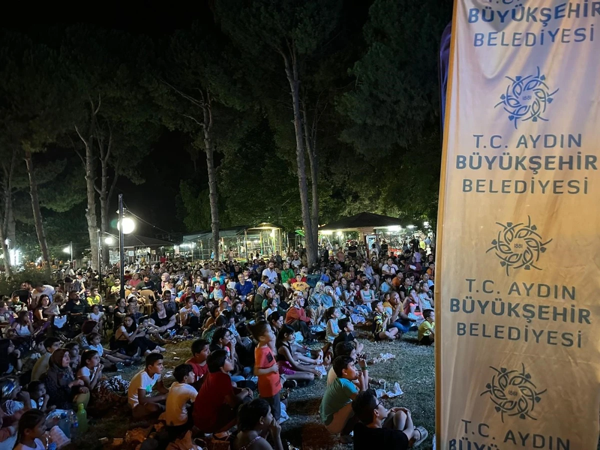 Aydın Büyükşehir Belediyesi'nden Nazilli'de açık hava sineması