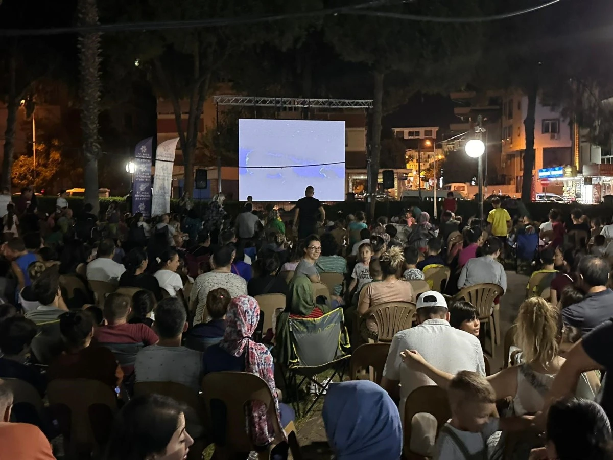 Aydın Büyükşehir Belediyesi'nden Nazilli'de açık hava sineması