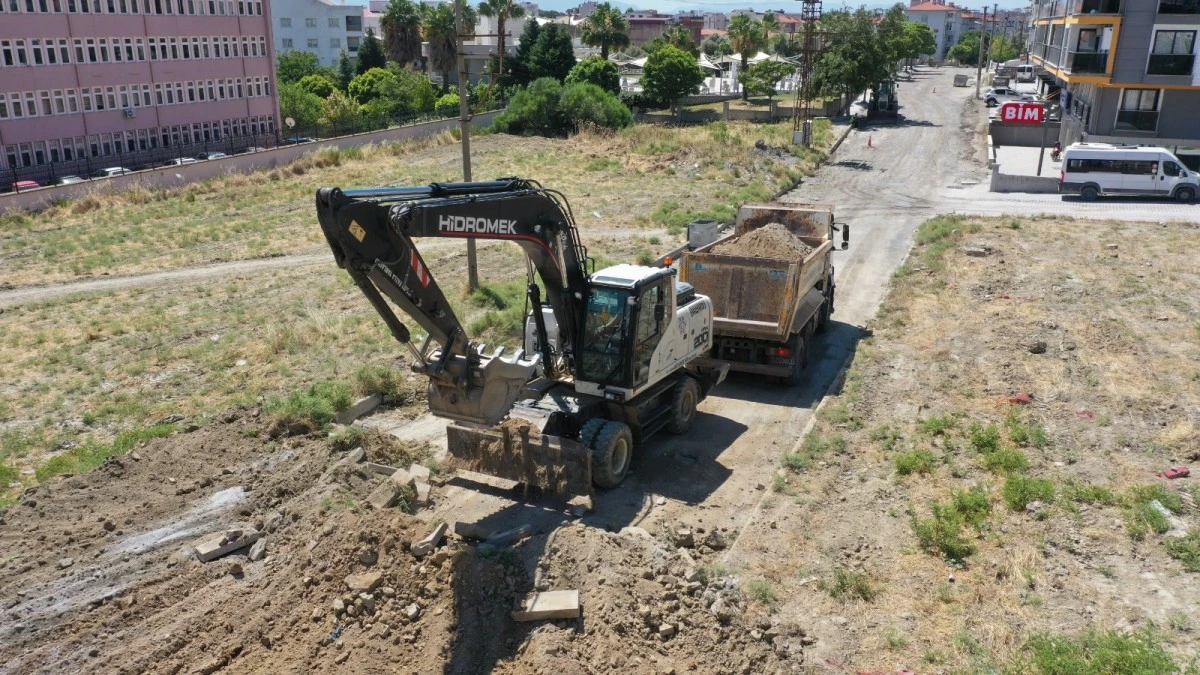 AYDIN BÜYÜKŞEHİR BELEDİYESİ SÖKE’DE YOL YAPIM ÇALIŞMALARINA DEVAM EDİYOR