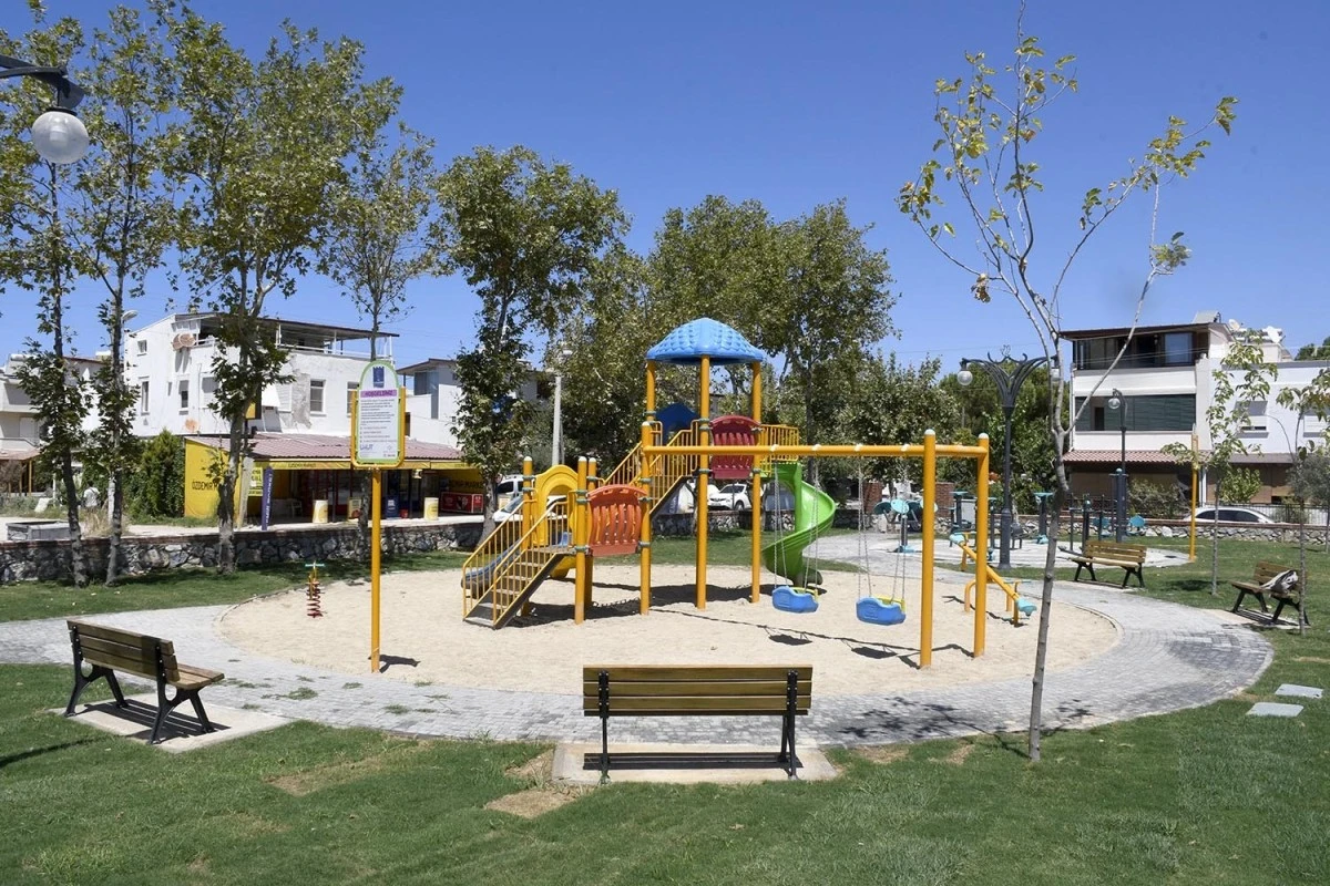 Yeni parklar Kuşadası’na nefes olmaya devam ediyor