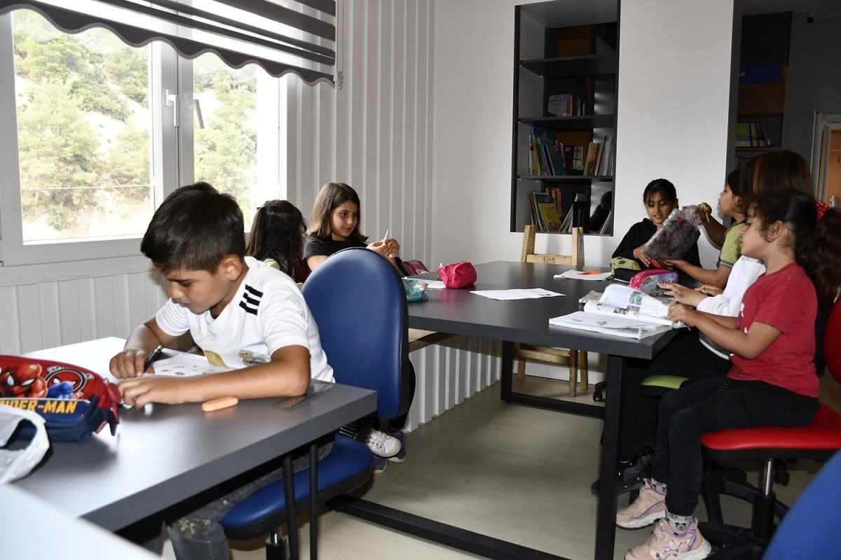 Kuşadası Belediyesi'nin eğitim yatırımları ilgi görüyor