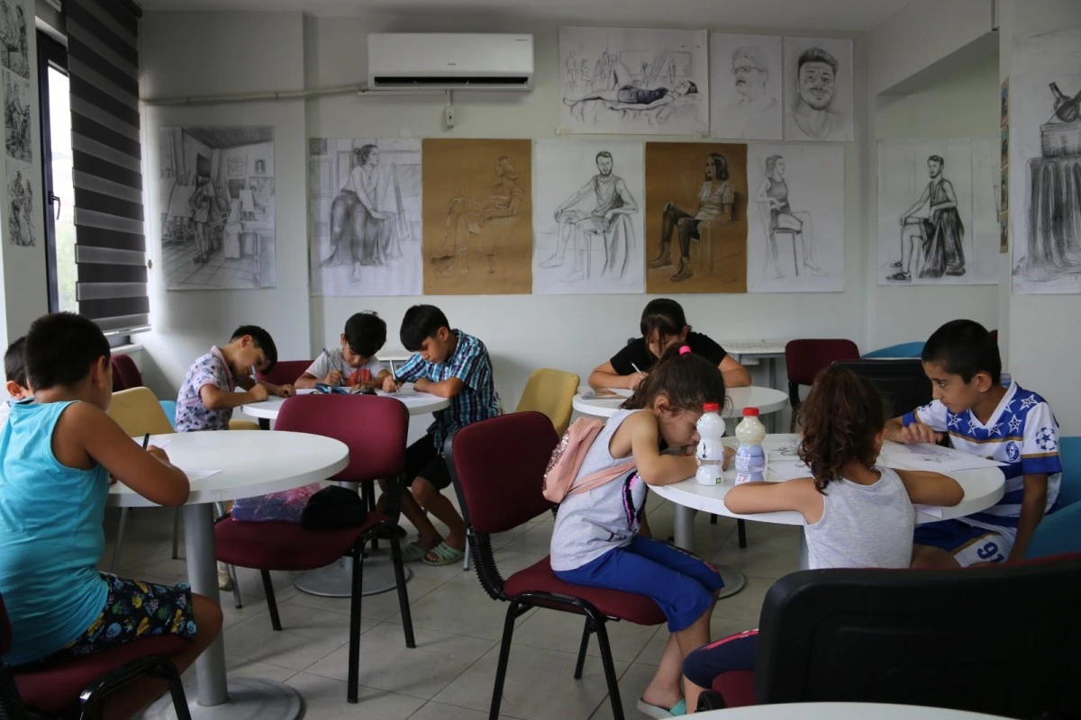 Ortaklar Genç Ofis'te gençler yaz tatilini verimli bir şekilde geçiriyor
