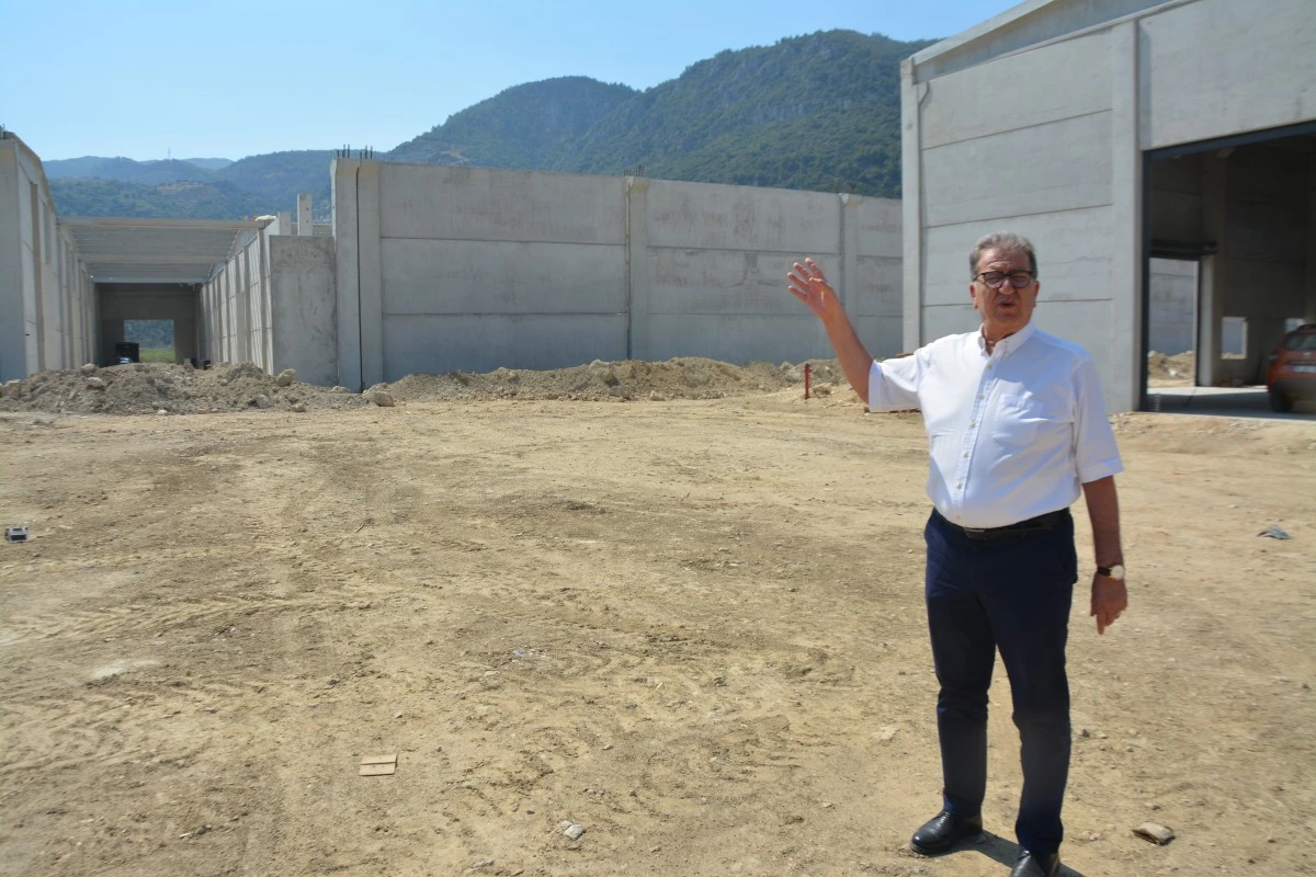 Söke'nin Lisanslı Deposu'nun yapımı devam ediyor