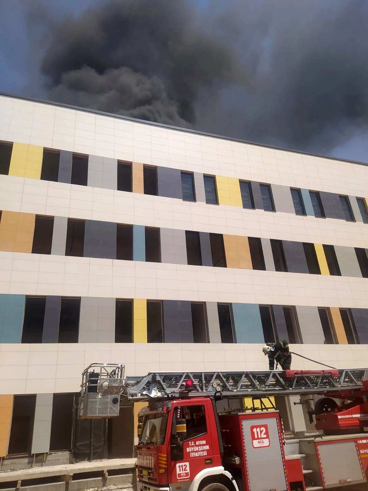 İnşaatı devam eden Aydın Şehir Hastanesi’nde yangın paniği