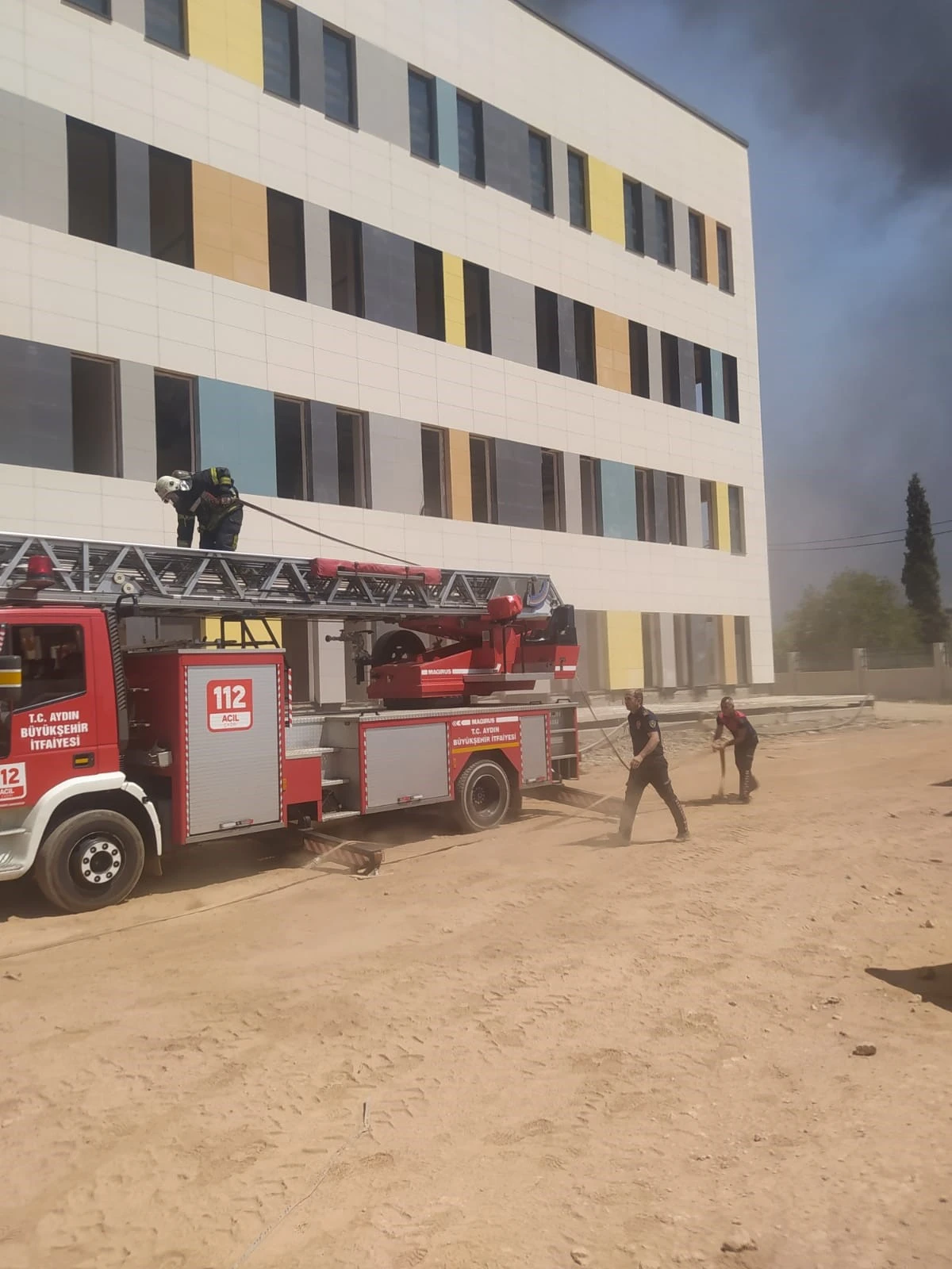 İnşaatı devam eden Aydın Şehir Hastanesi&rsquo;nde yangın paniği