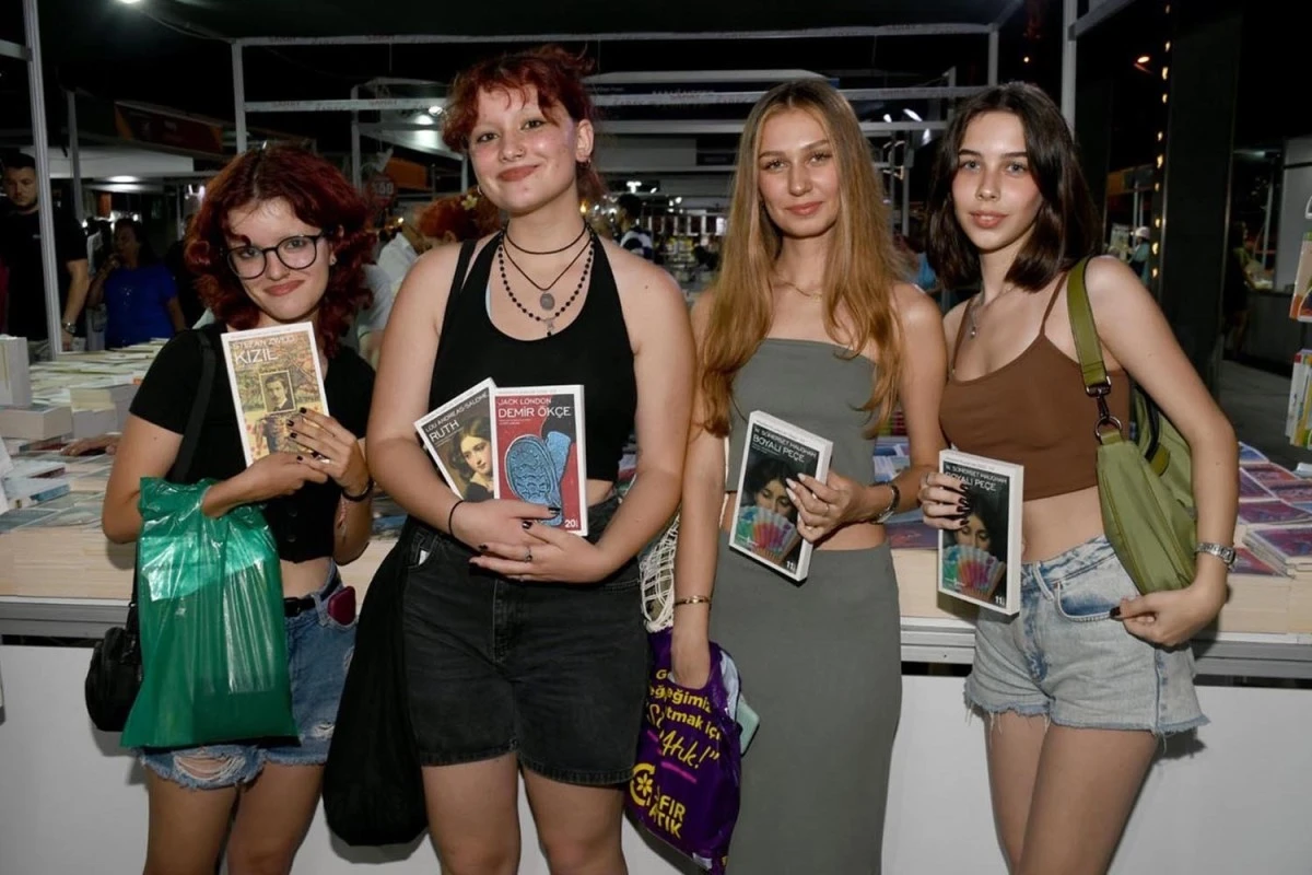 Kuşadası Kitap Fuarı 300 bin kişiyi ağırladı