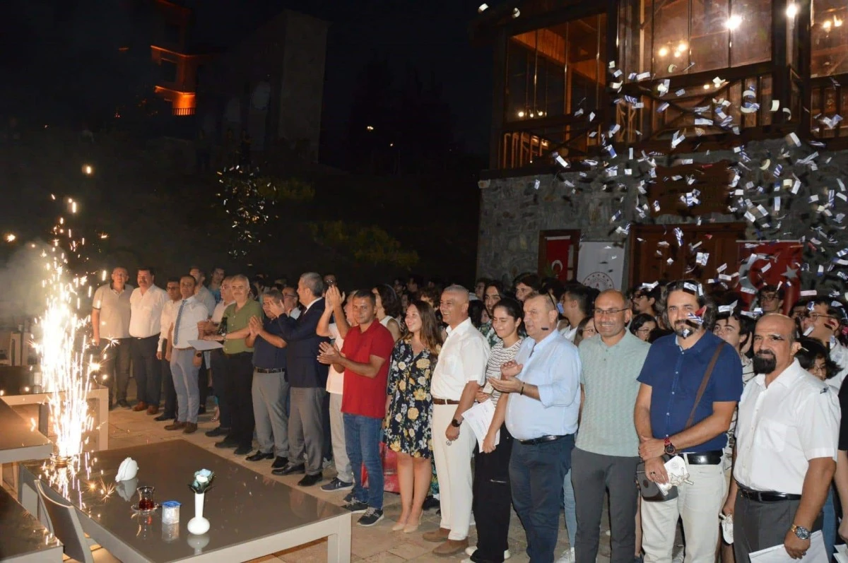 YKS’de başarılı öğrenciler ödüllendirildi