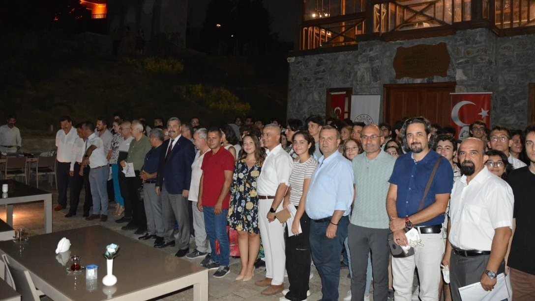 YKS’de başarılı öğrenciler ödüllendirildi