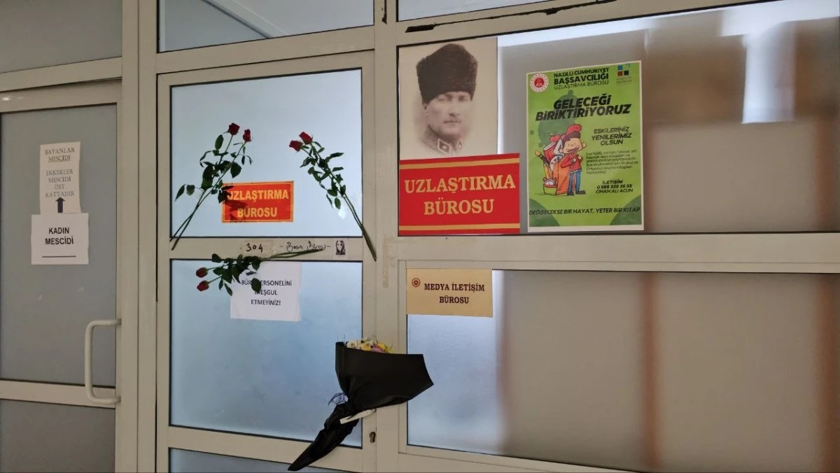 Adliye çalışanı genç kadın gözyaşları içinde uğurlandı