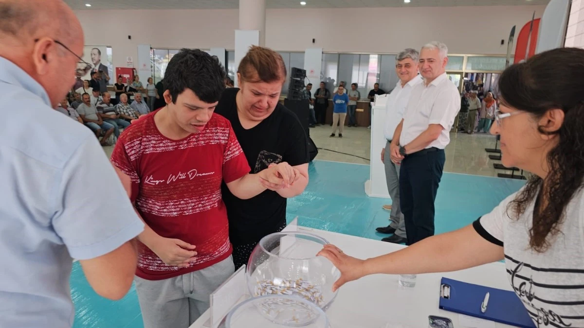 Kuyucak'ta TOKİ kuraları çekildi