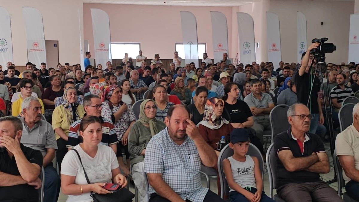 Kuyucak'ta TOKİ kuraları çekildi