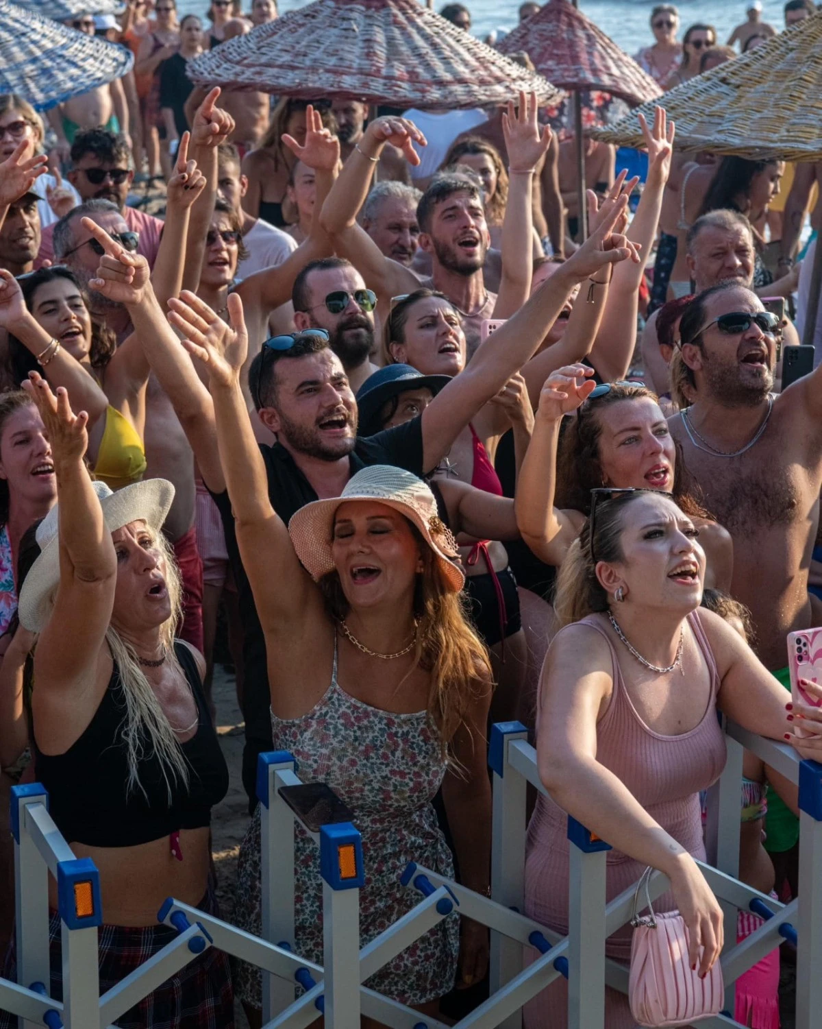 Kuşadası'nda plajlar halkın kullanımında