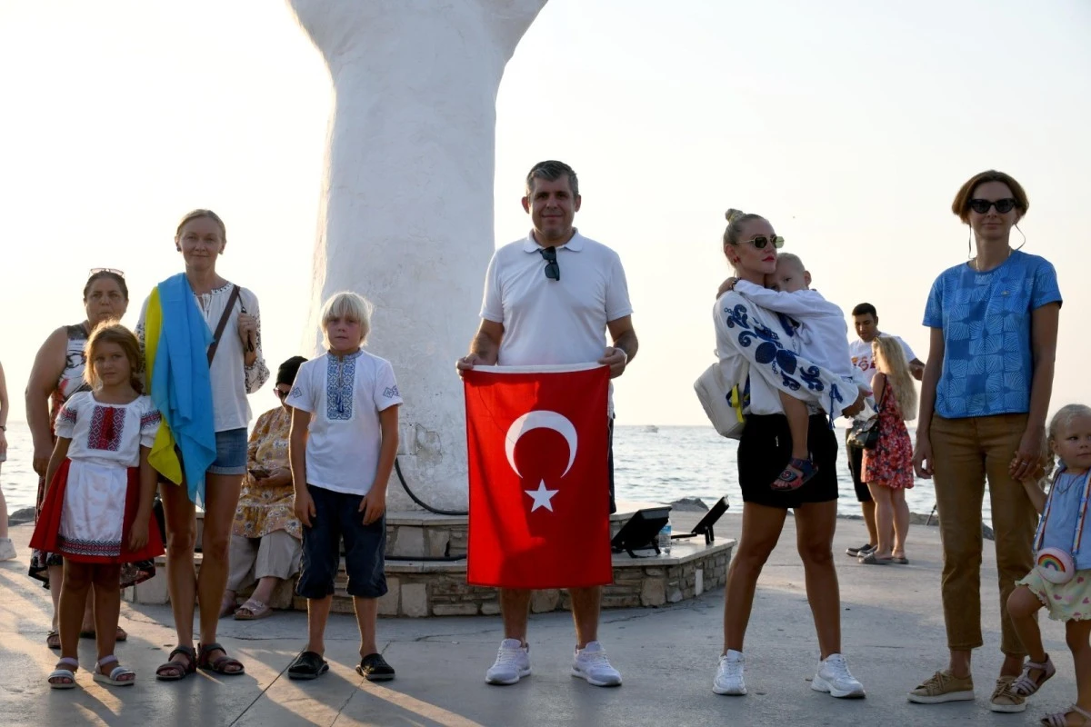 Kuşadası’nda yaşayan Ukraynalılar bağımsızlık günlerini buruk kutladı