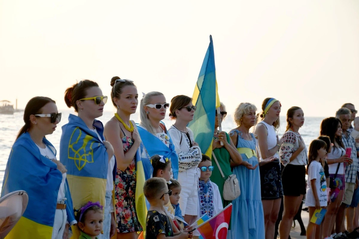 Kuşadası’nda yaşayan Ukraynalılar bağımsızlık günlerini buruk kutladı