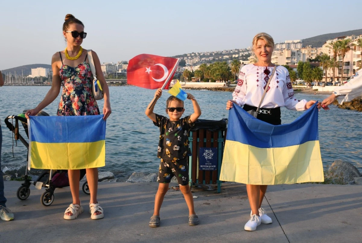 Kuşadası’nda yaşayan Ukraynalılar bağımsızlık günlerini buruk kutladı