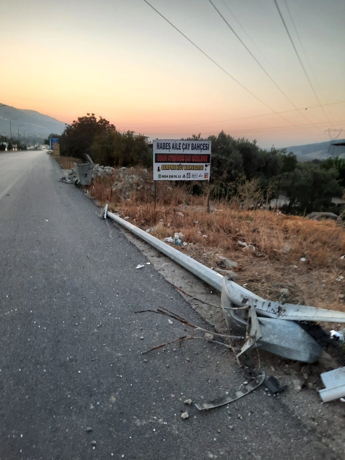 Buharkent'te kontrolden çıkan otomobil takla attı