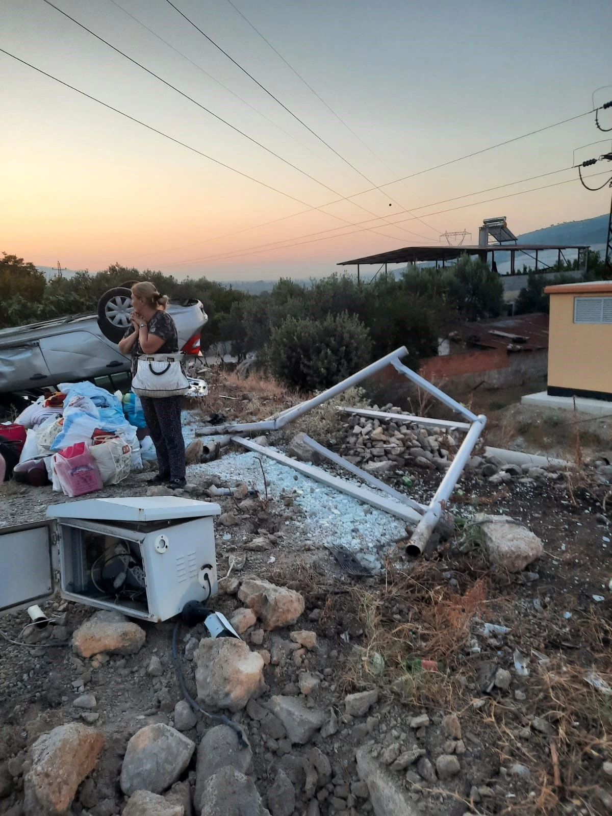 Buharkent'te kontrolden çıkan otomobil takla attı