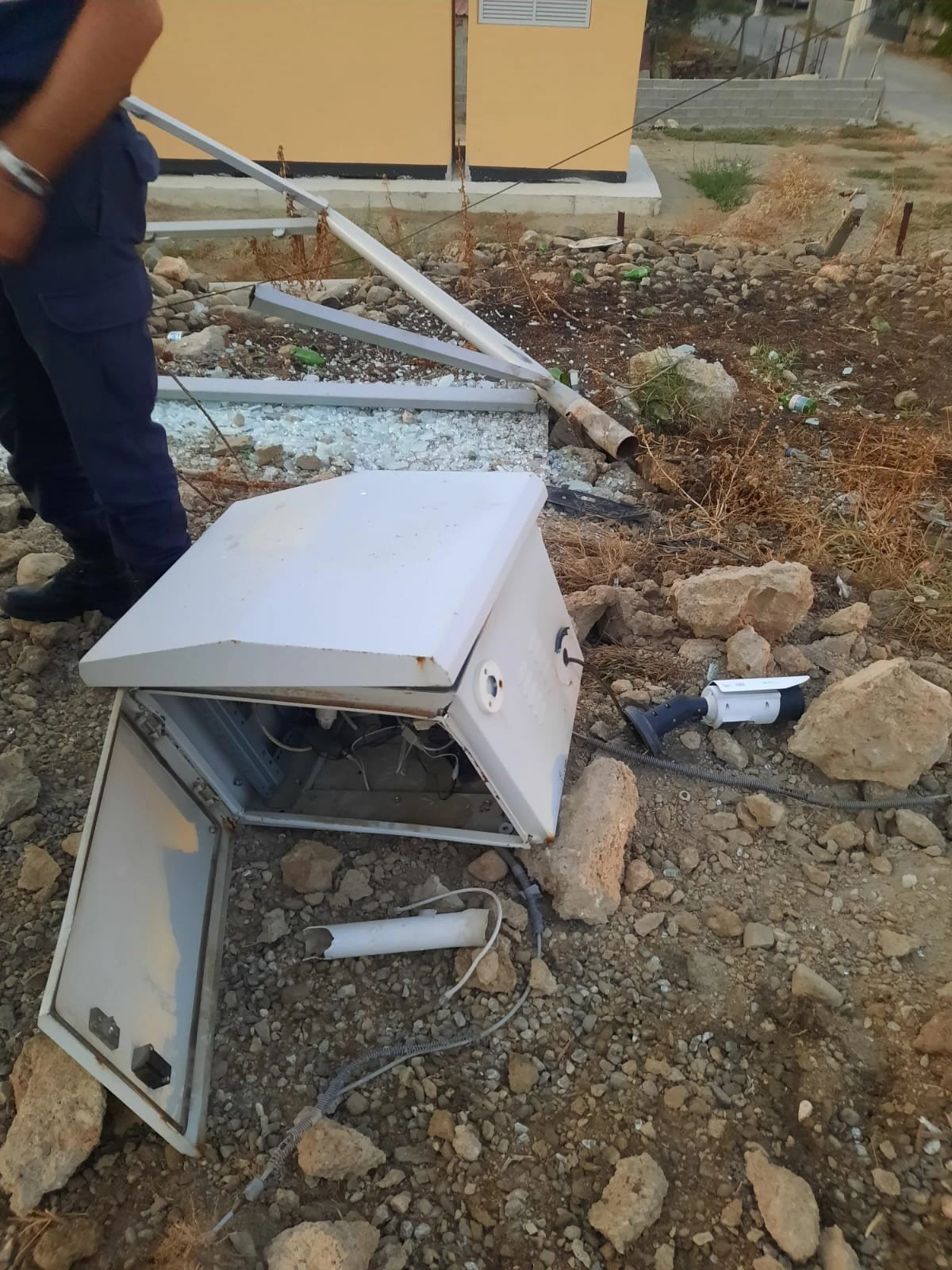 Buharkent'te kontrolden çıkan otomobil takla attı