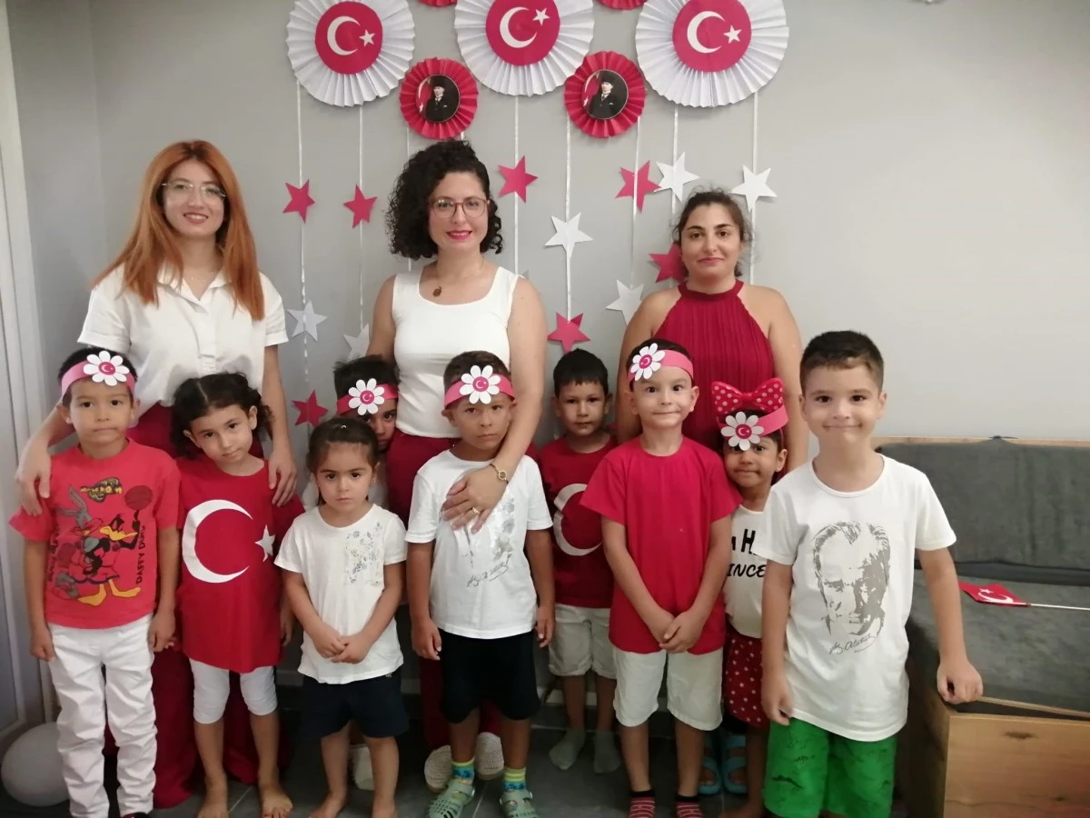 Kuşadası Anne Baba Çocuk Merkezi’nde Zafer Bayramı coşkusu yaşandı