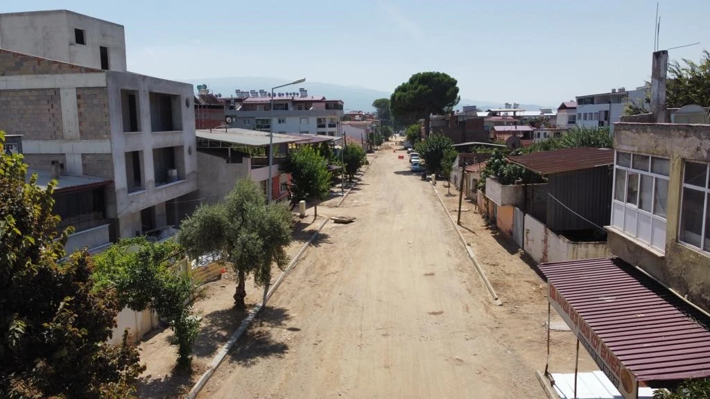 Yeşil Mahalle 374 Sokak'taki yol yenileme çalışmalarında ikinci etap başladı