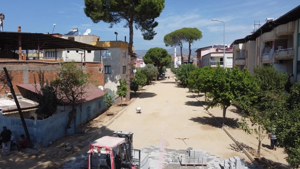 Yeşil Mahalle 374 Sokak'taki yol yenileme çalışmalarında ikinci etap başladı