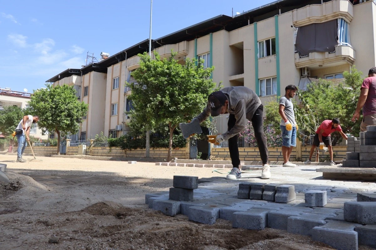 Yeşil Mahalle 374 Sokak'taki yol yenileme çalışmalarında ikinci etap başladı