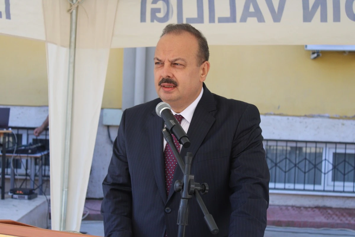 Aydın’da ilk ders zilini Vali Canbolat çaldı
