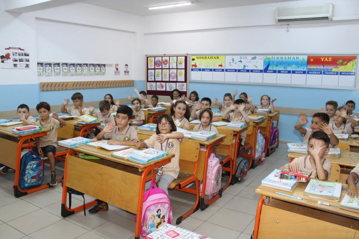 Aydın’da ilk ders zilini Vali Canbolat çaldı