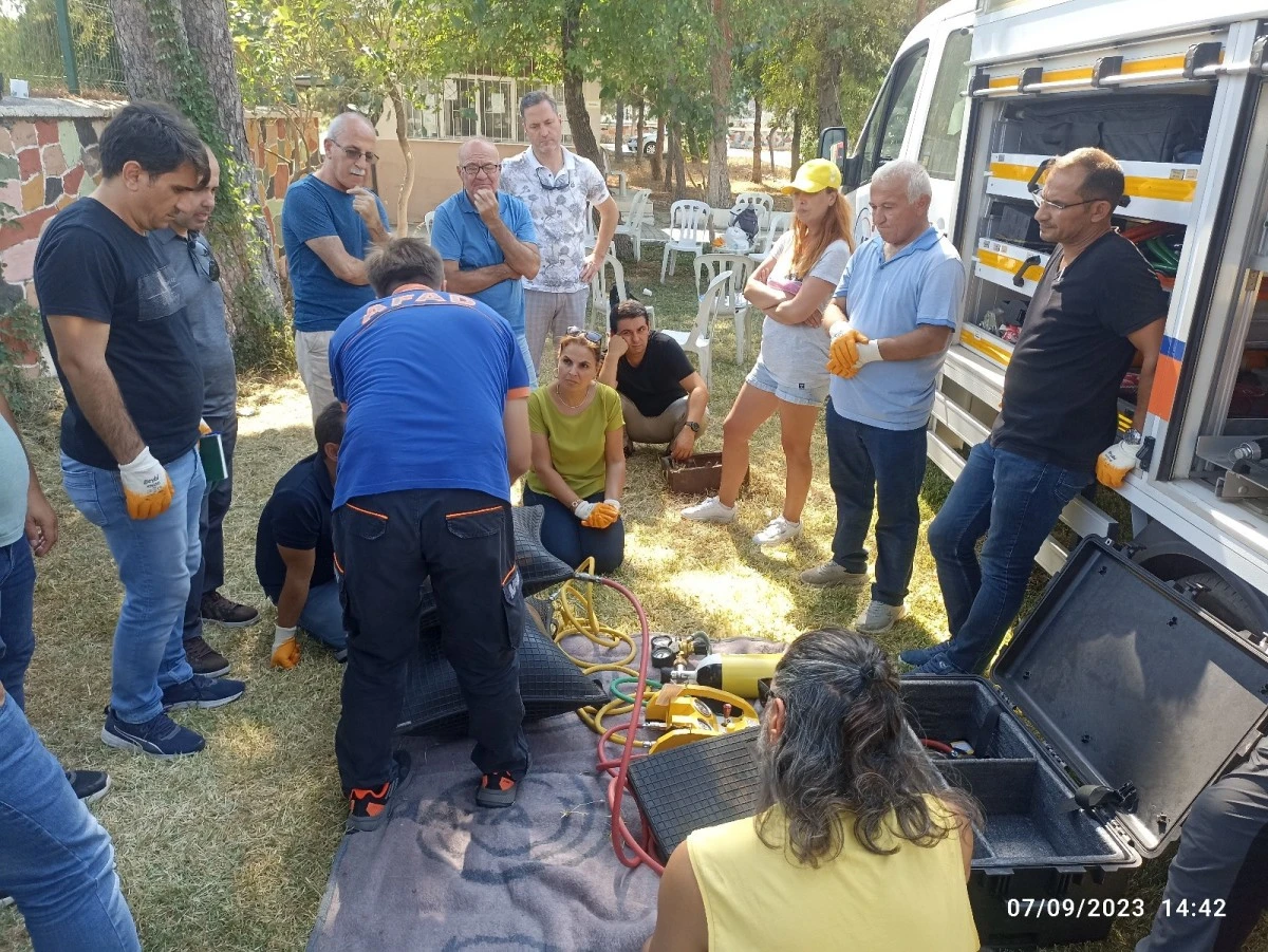 Söke'de öğretmenler arama kurtarma gönüllüsü oldu