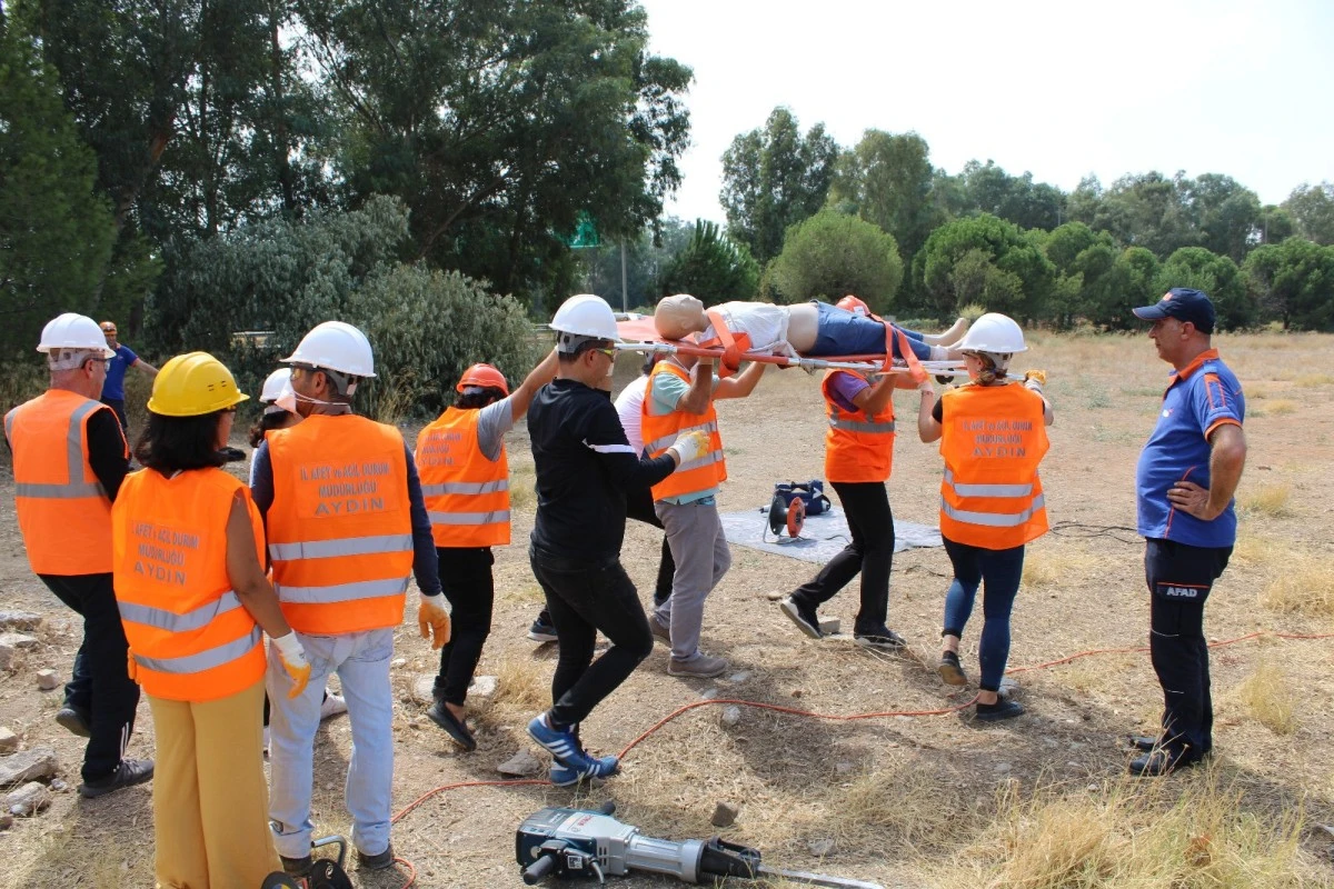 Söke'de öğretmenler arama kurtarma gönüllüsü oldu